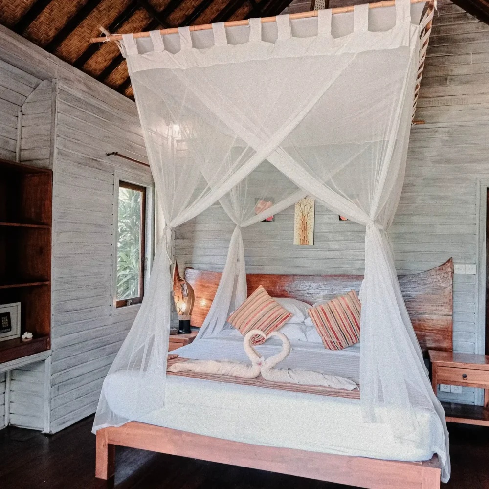 Deluxe traditional Hut comforts in Nusa Lembongan