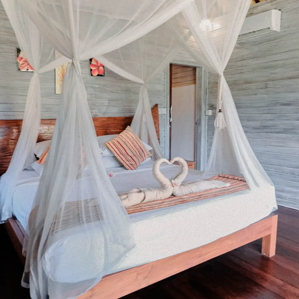 Deluxe traditional Hut comforts in Nusa Lembongan