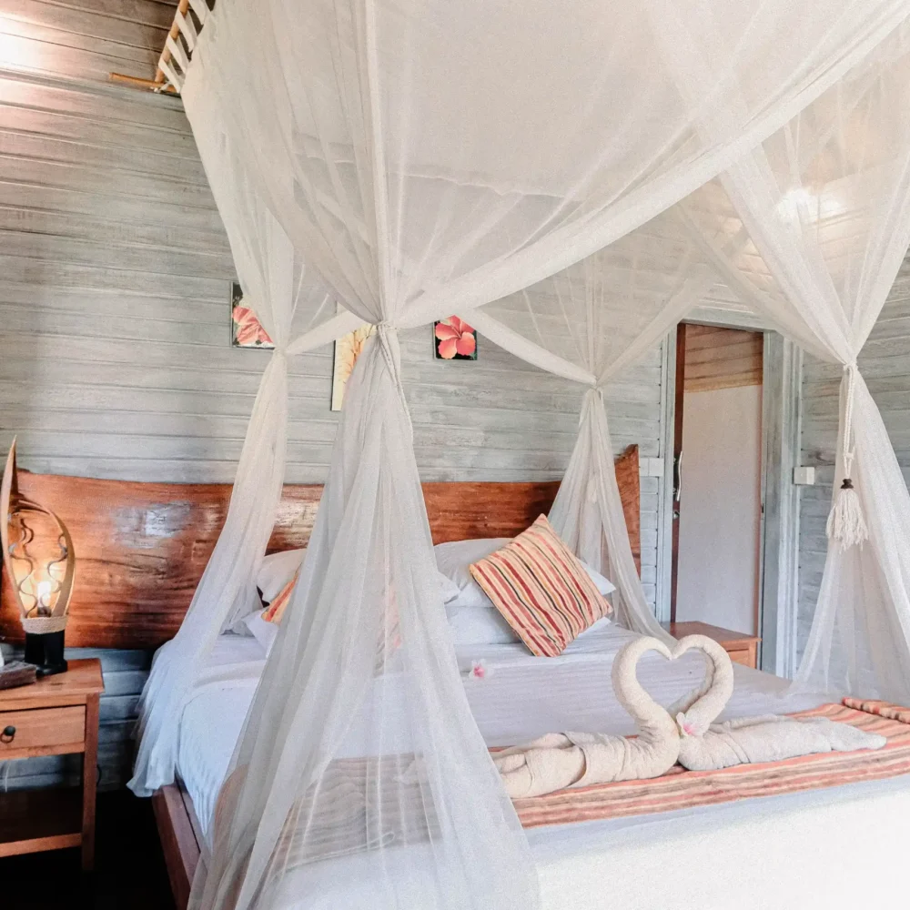 Deluxe traditional Hut comforts in Nusa Lembongan