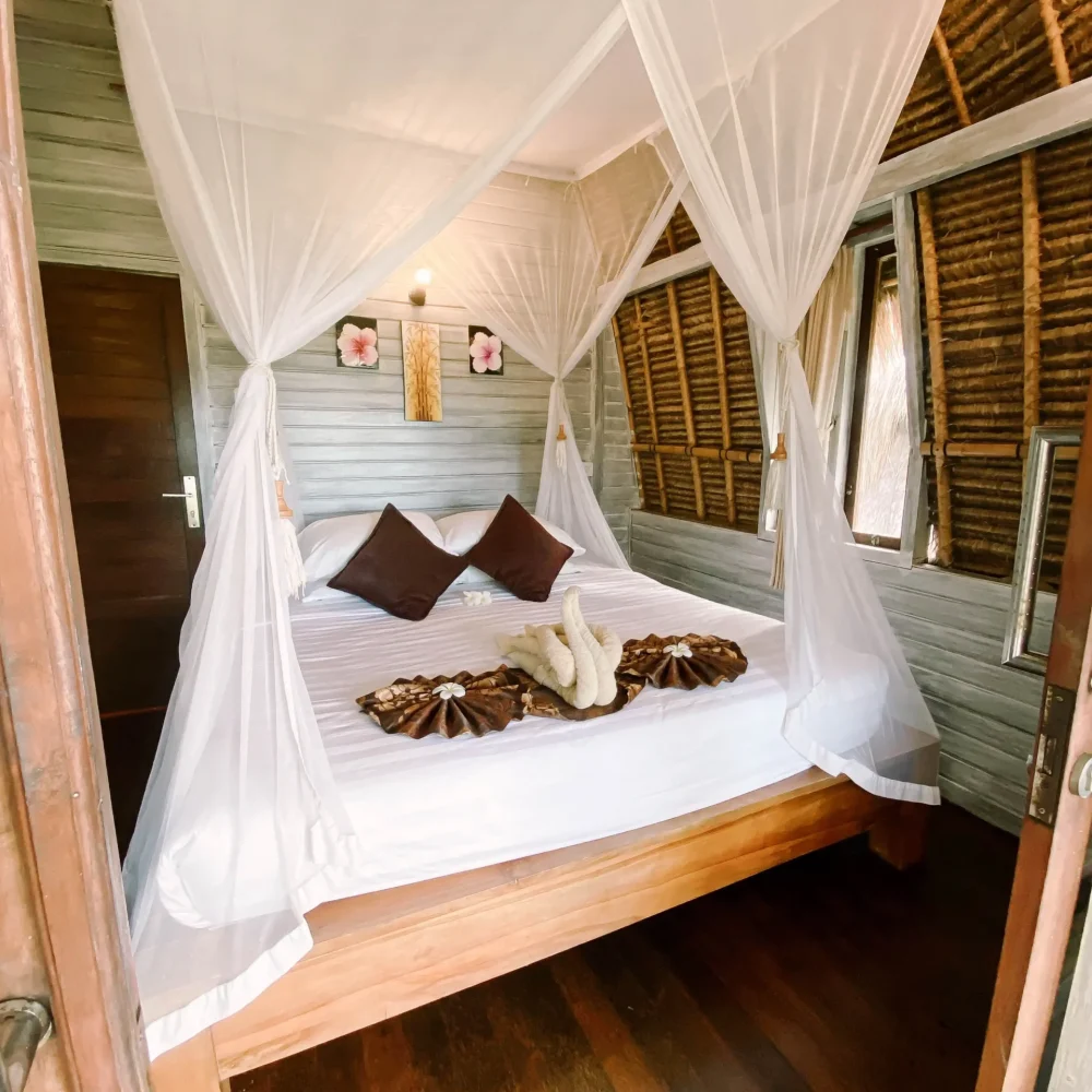 Cozy traditional wooden hut with in Nusa Lembongan - Abian Hut Dream beach