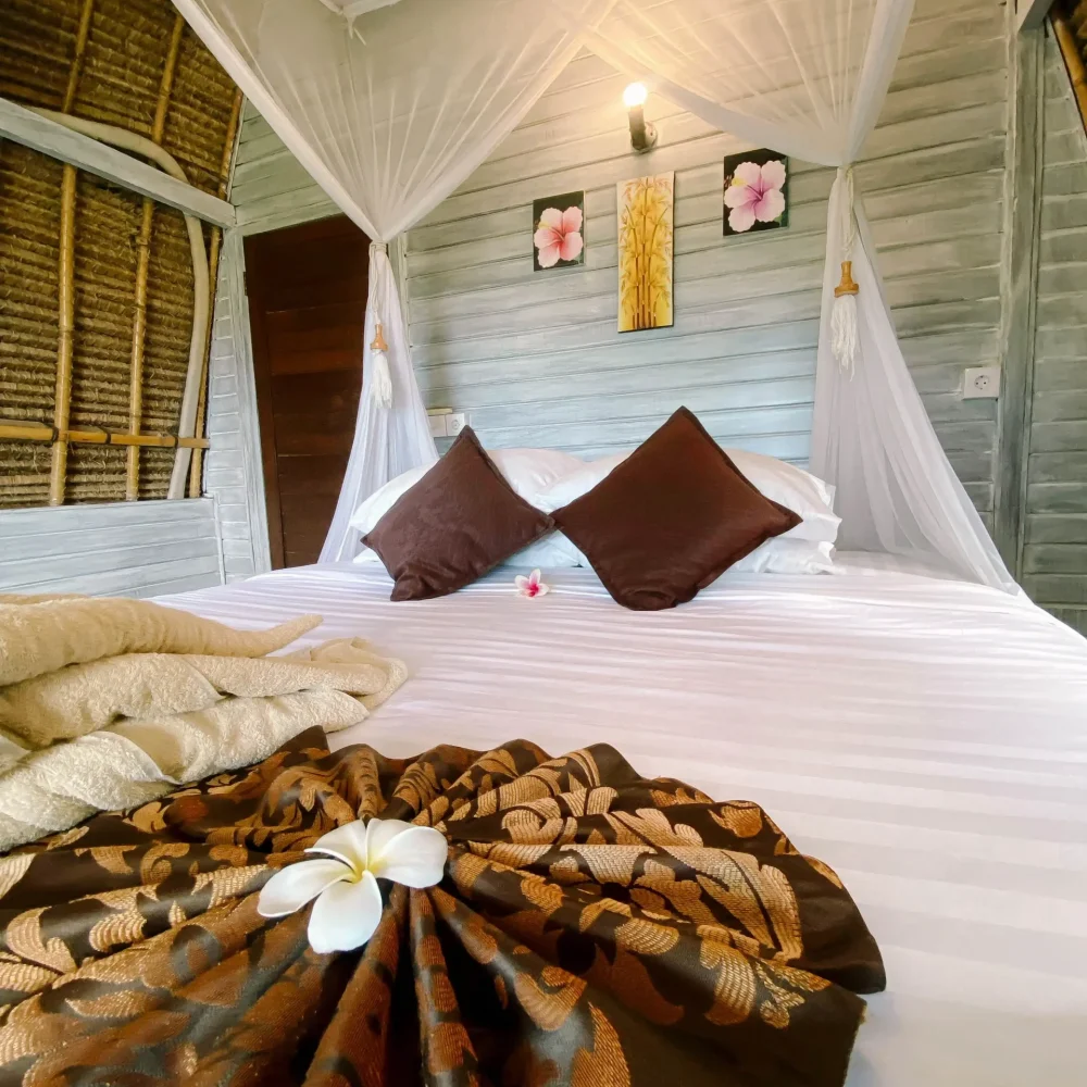Cozy traditional wooden hut with in Nusa Lembongan - Abian Hut Dream beach